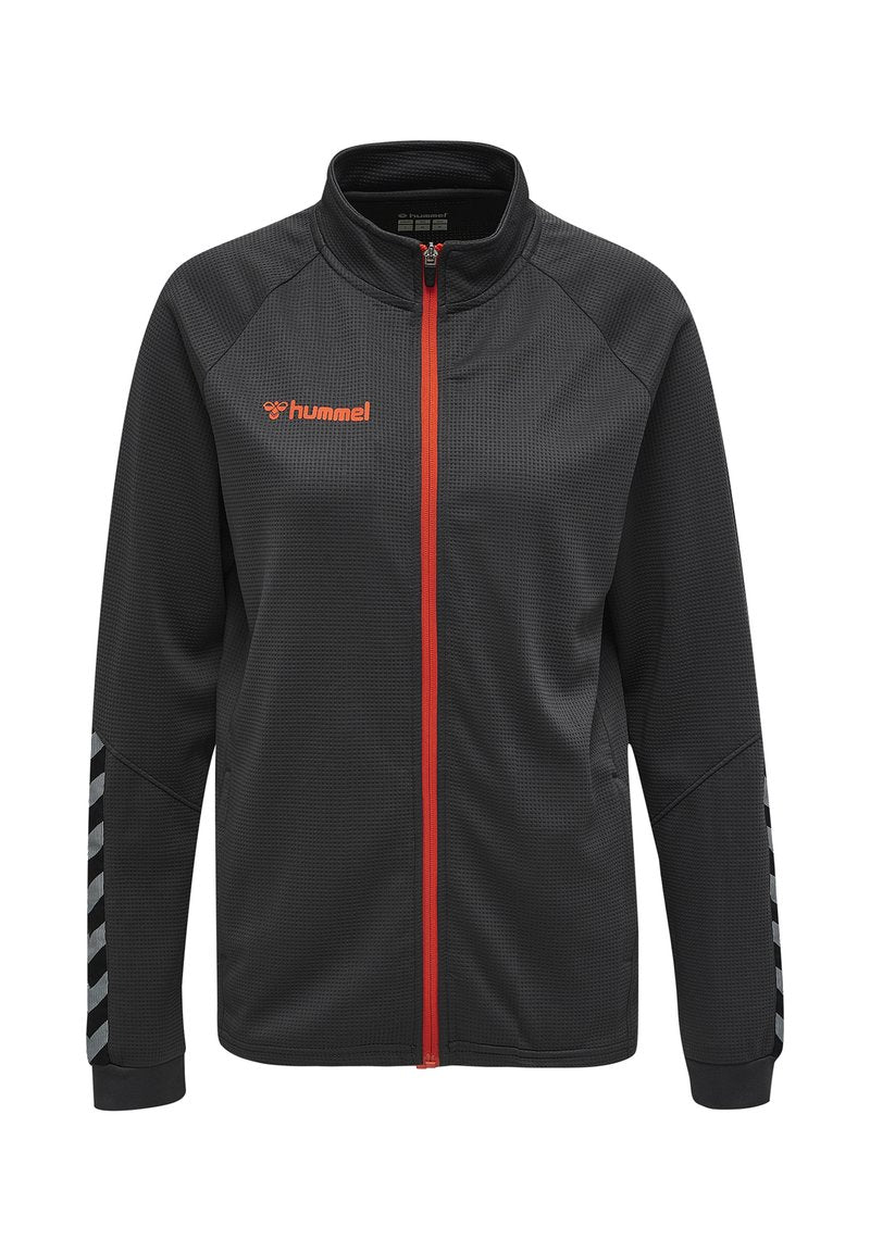 Schwarze strukturierte Jacke mit durchgehendem Reißverschluss, orangefarbenem Reißverschluss und „hummel“-Logo auf der Brust, mit reflektierenden Chevron-Streifen an den Ärmeln.
