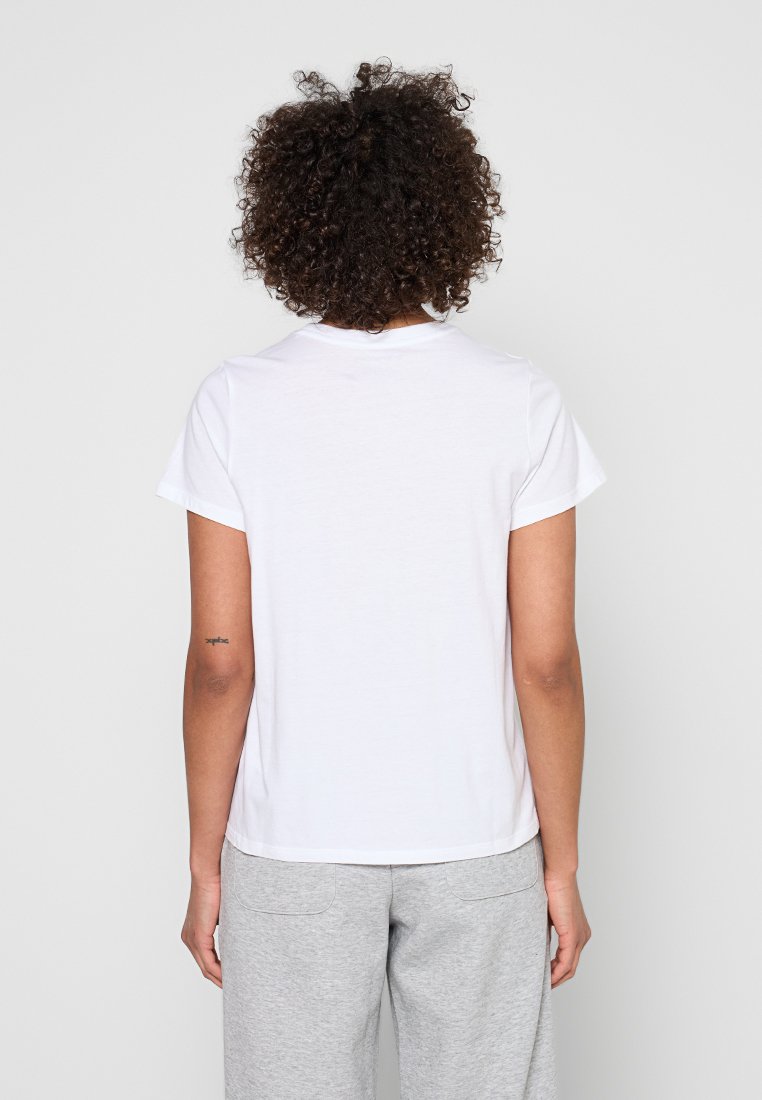DKNY Sport