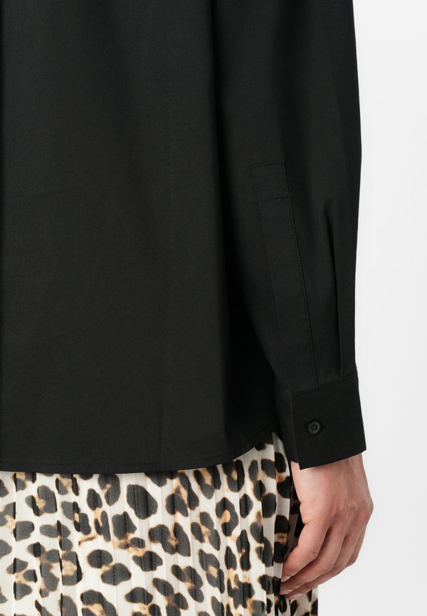 DKNY