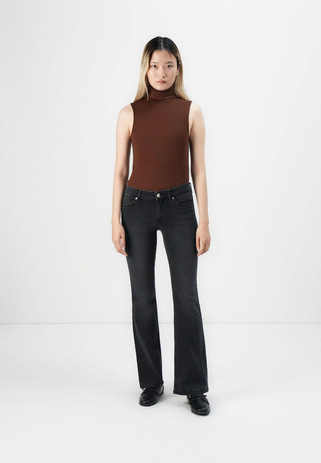 ONLBLUSH LOW WAIST FLARED BOX Media 2