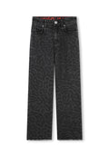 Schwarze Jeans aus Denim mit subtilen Leopardenmuster, gerader Schnitt, Fünf-Taschen-Design und roten Markenbunddetails.