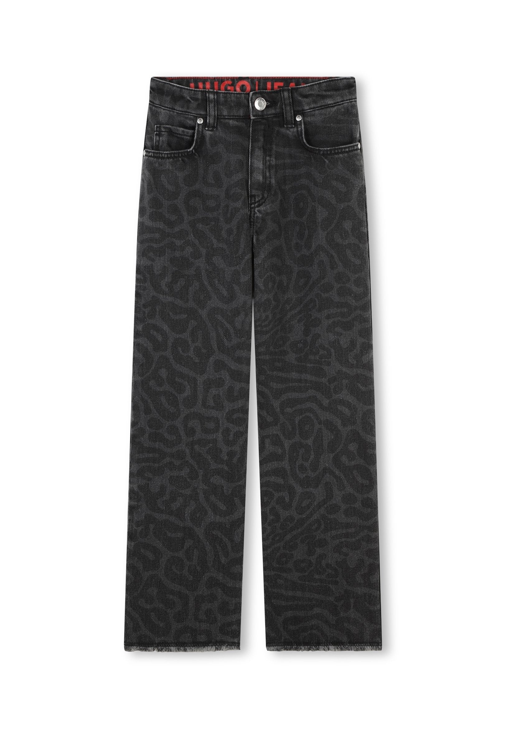 Schwarze Jeans aus Denim mit subtilen Leopardenmuster, gerader Schnitt, Fünf-Taschen-Design und roten Markenbunddetails.