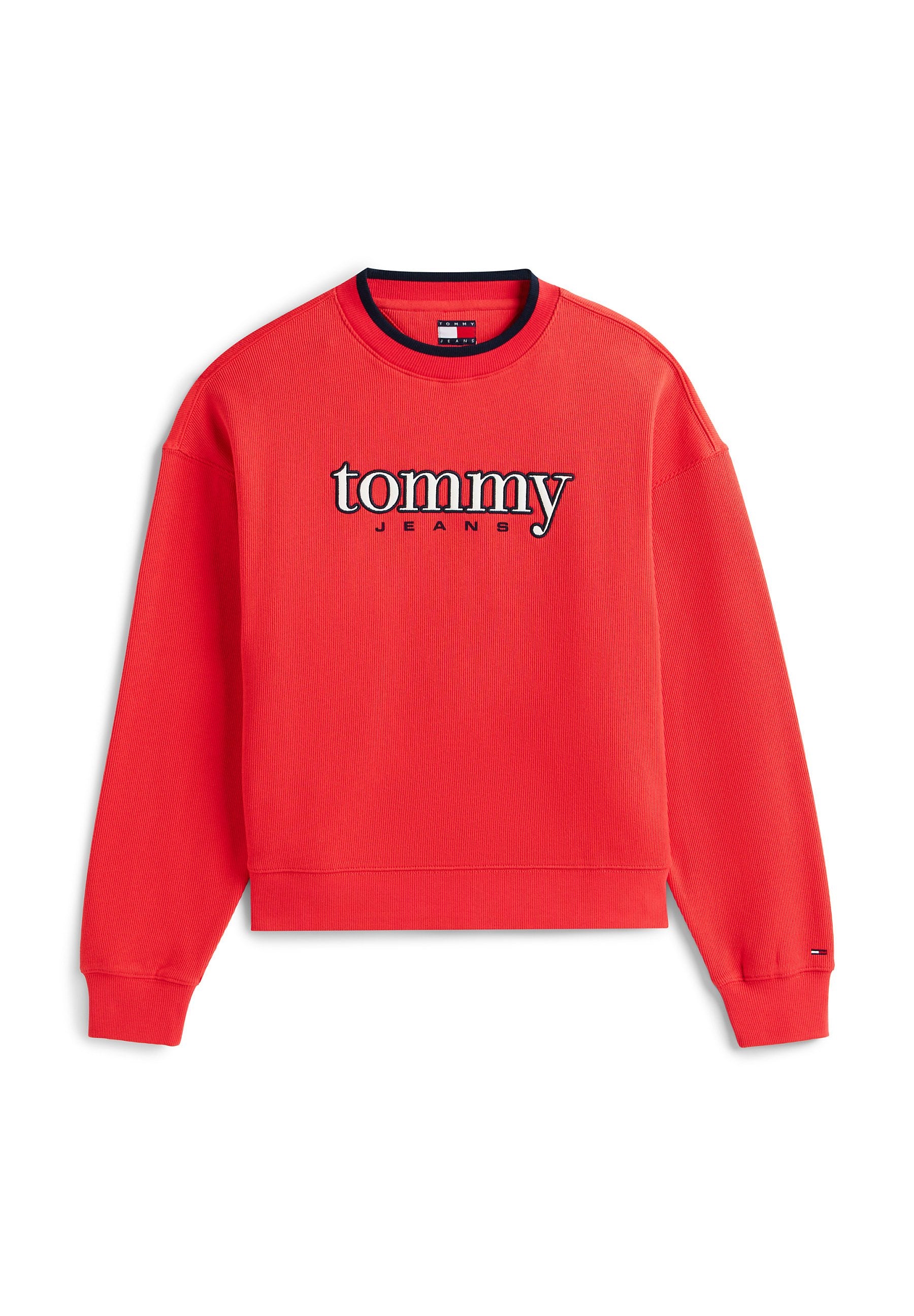 Rotes Sweatshirt mit Rippstrick, rundem Ausschnitt und langen Ärmeln. Mit den aufgestickten Wörtern "tommy" und "JEANS" in kontrastierenden Farben.