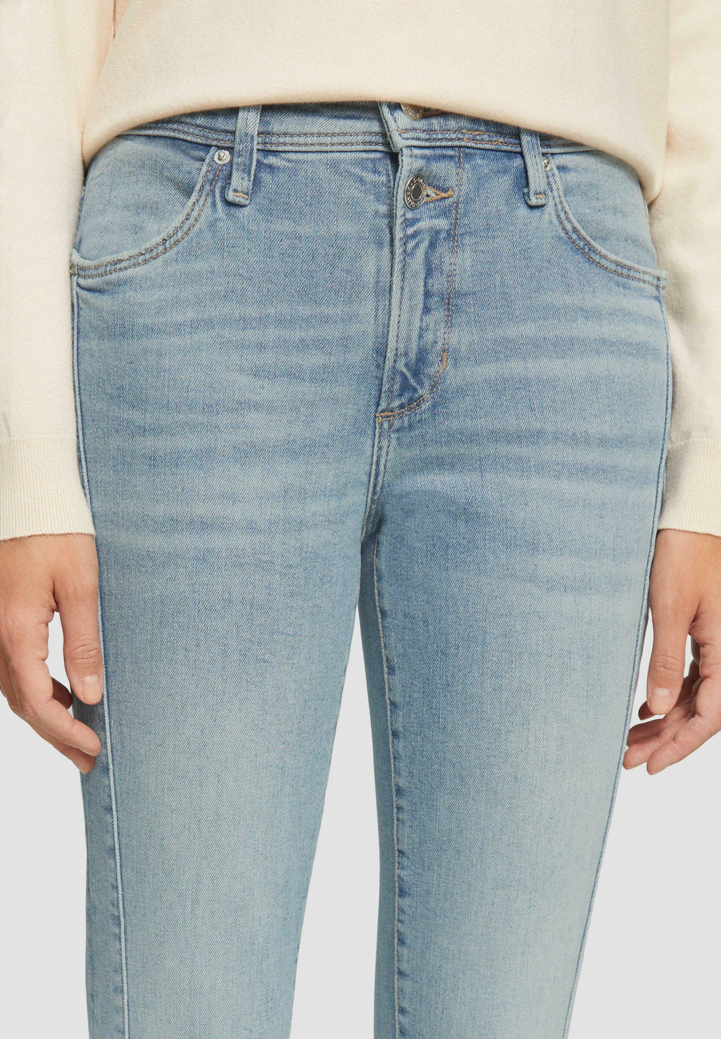s.Oliver MID RISE LEG MIT SEITLICHEM NAHTDETAIL