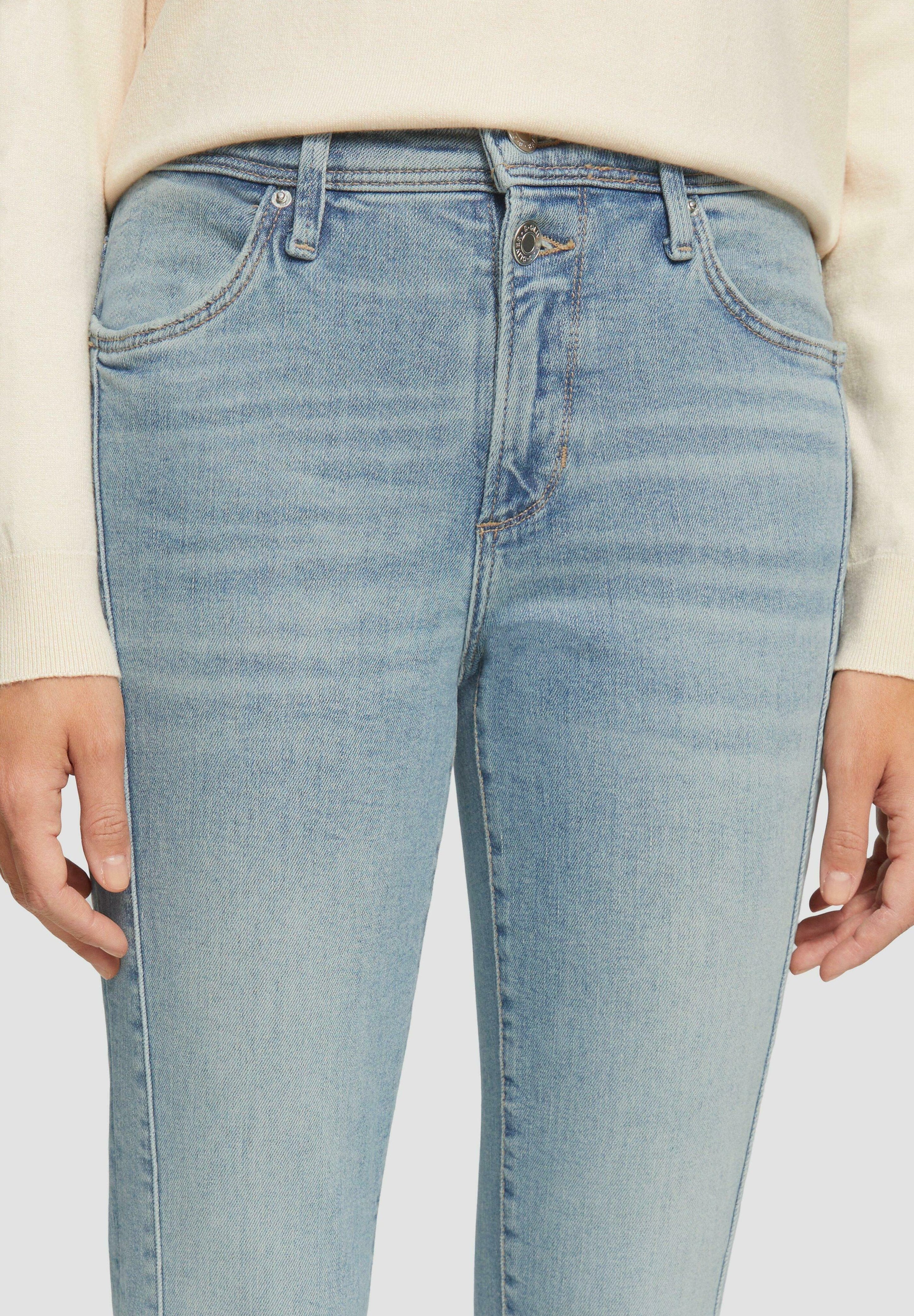 s.Oliver MID RISE LEG MIT SEITLICHEM NAHTDETAIL