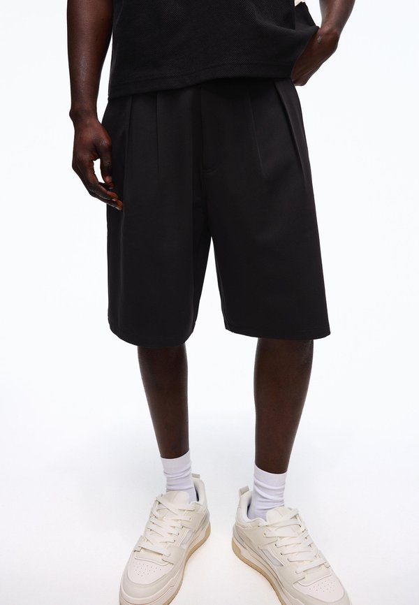 Bershka TAILORING BERMUDA - Shorts - black