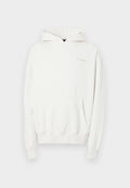 Weißer Kapuzenpullover mit einer Fronttasche, gerippten Bündchen und Saum. Das Material ist weich und strukturiert. Das Logo dezent auf der Brust platziert.