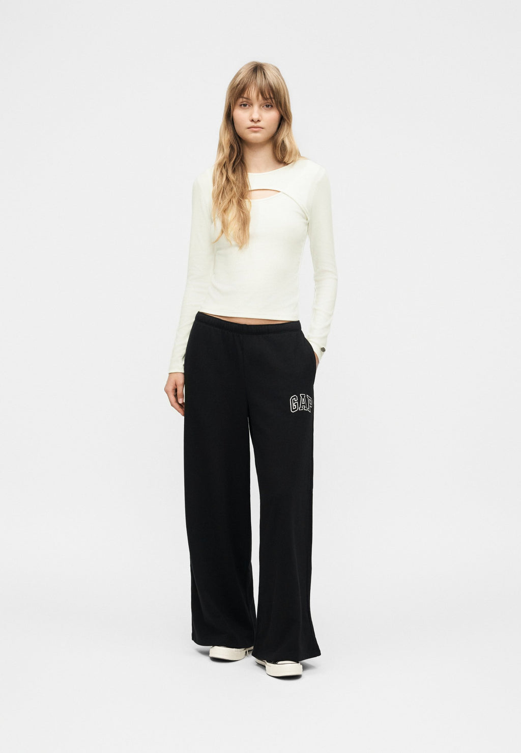 GAP LOGO CUT OUT TEE