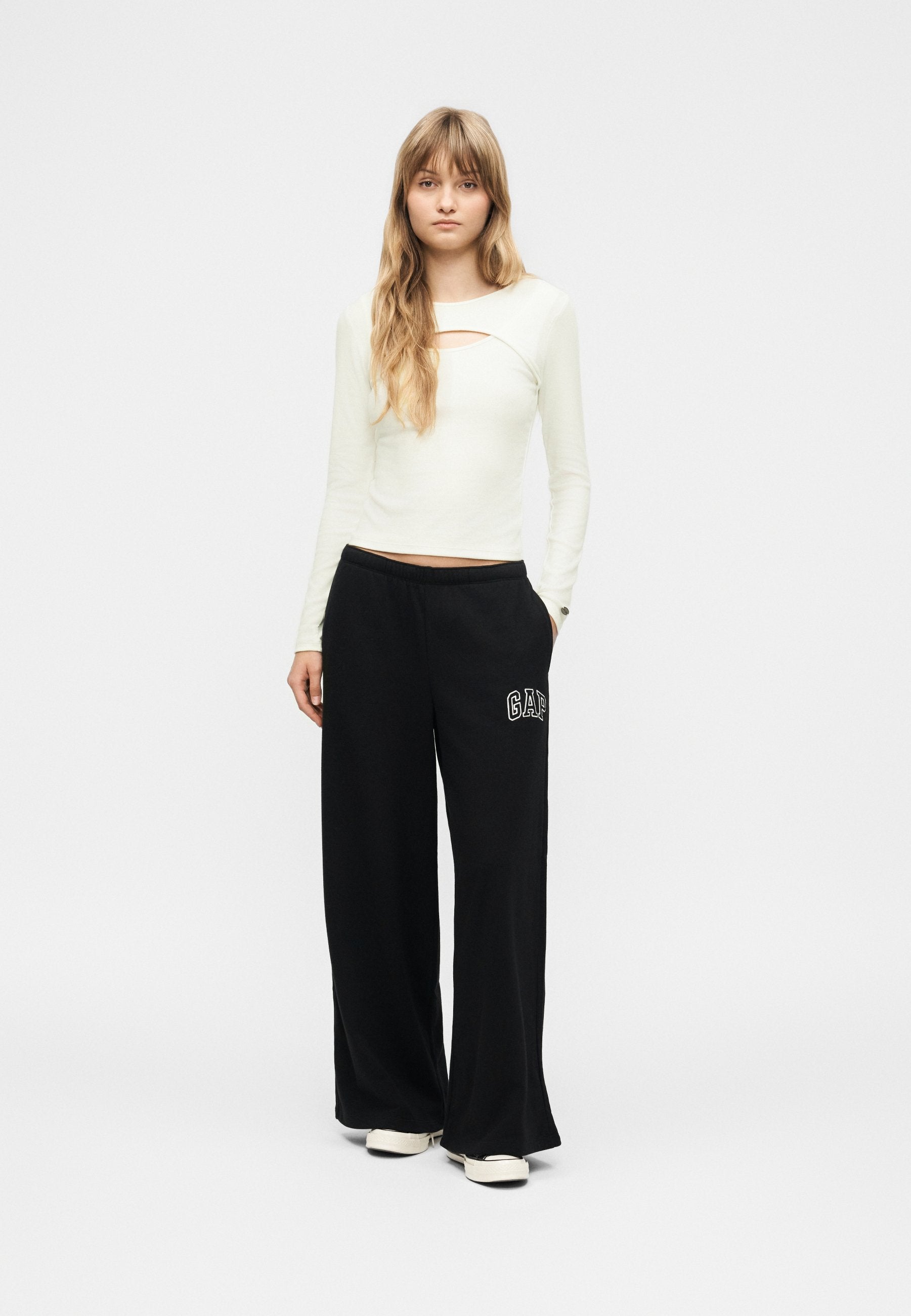 GAP LOGO CUT OUT TEE