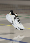Under Armour LOCKDOWN 8 - Basketball shoes - white/black/metallic gold-coloured