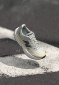 New Balance FUELCELL REBEL V5 - Road running shoes - linen