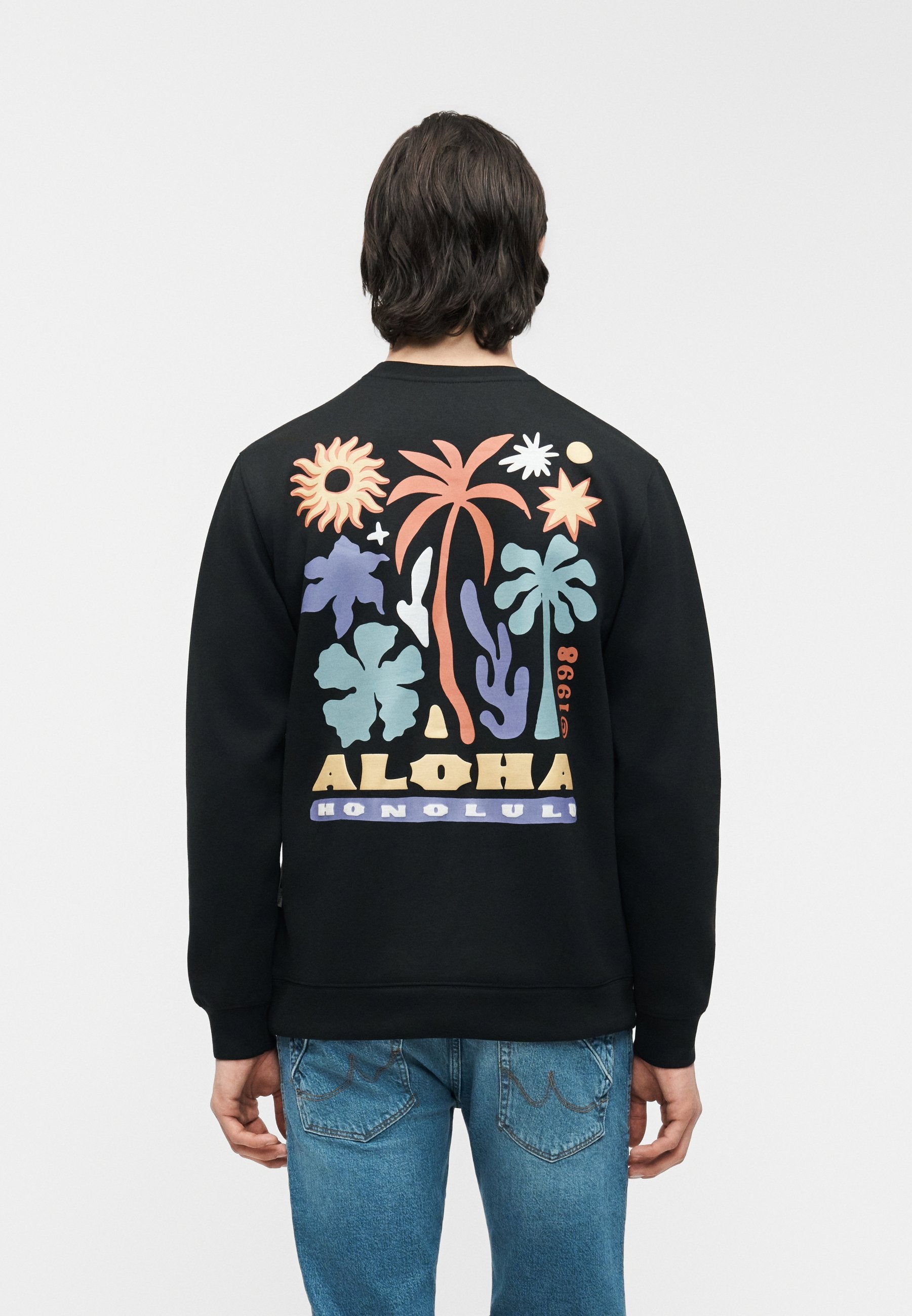 ONSLUCCA ALOHA CREW Media 3