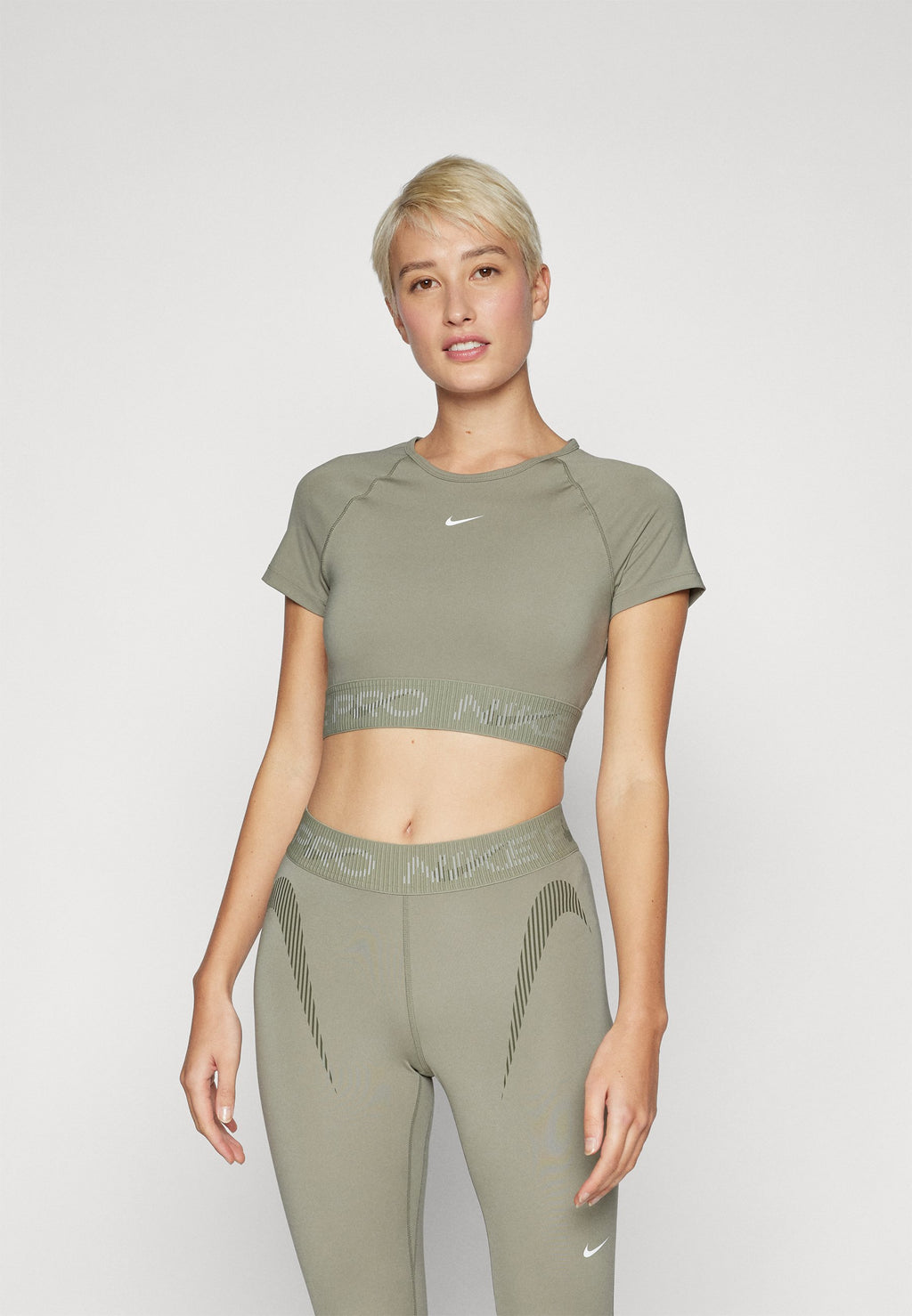 Nike Performance PRO