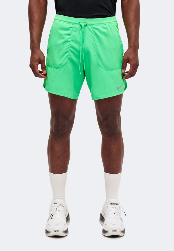 Nike Performance STRIDE - 2-in-1 shorts - green spark