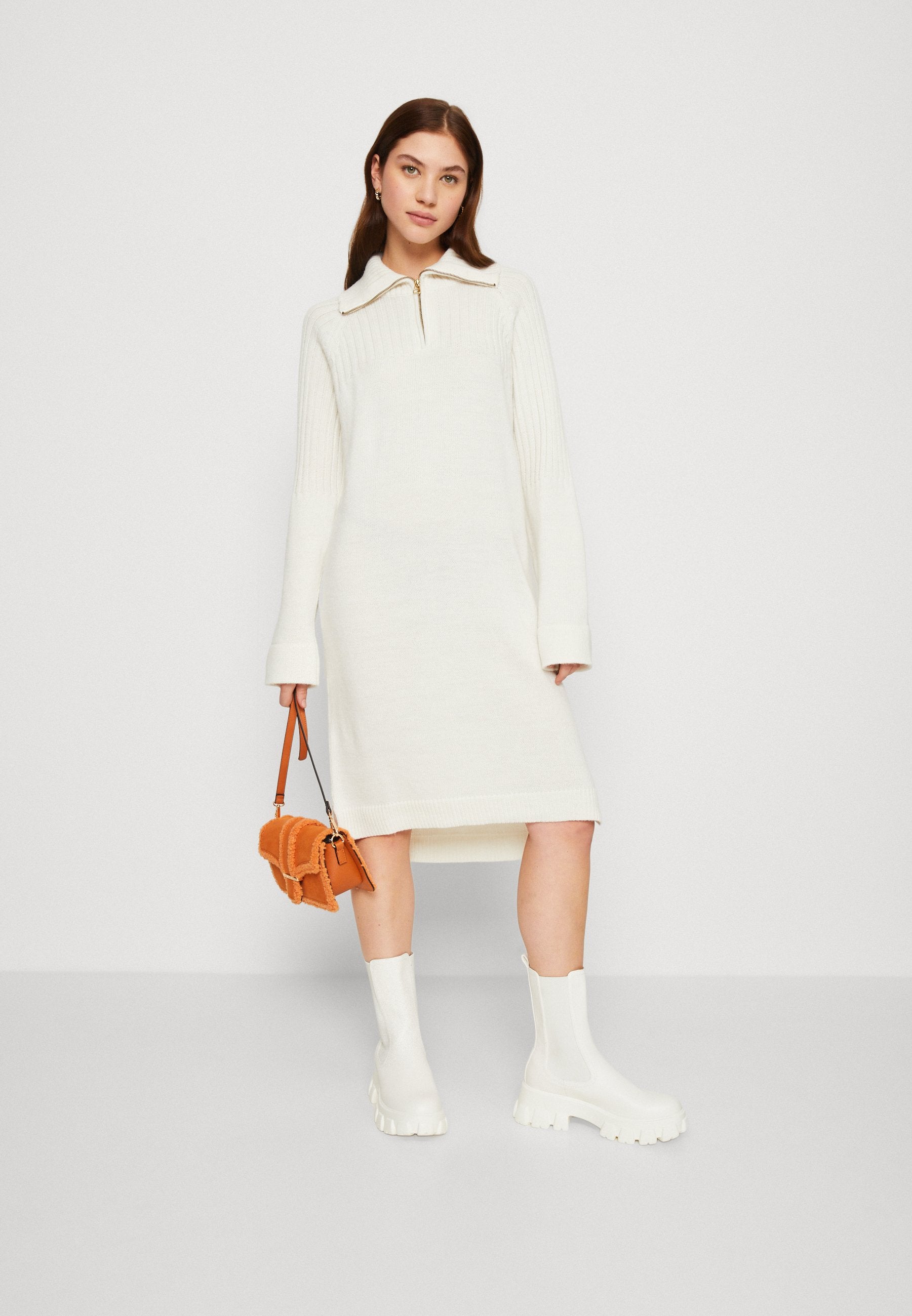SKIPPER LOOSE DRESS  Media 2