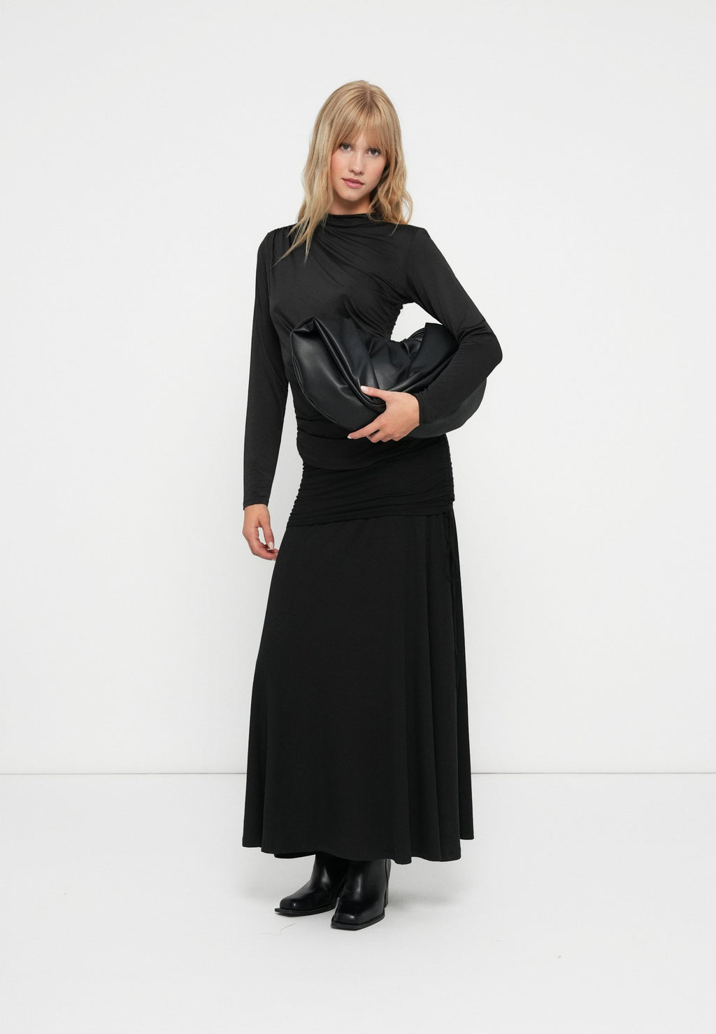 VILA VIZURNA FUNNEL NECK