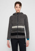 Grau melierte Wollmischung Jacke mit Kapuze, Reißverschluss und Seitentaschen; verfügt über horizontale Streifen in Schwarz und Weiß auf der Vorderseite.