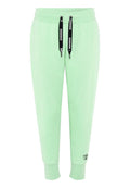 Hellgrüne Sweatpants mit einem elastischen Taillenbund, schwarzen Kordeln, gerippten Bündchen und einem kleinen Logo am Saum. Sanfte Textur.