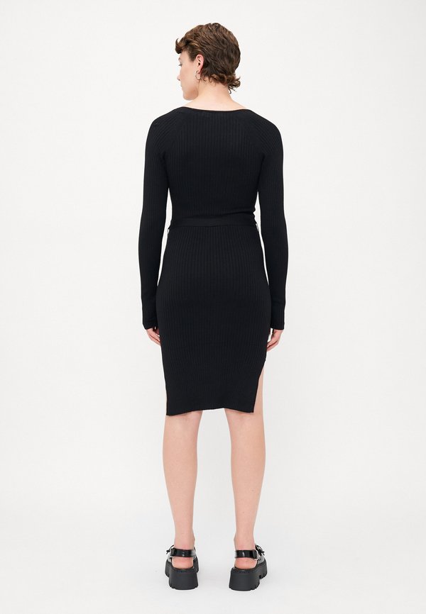 Vero Moda Tall VMSABA V NECK BELT DRESS