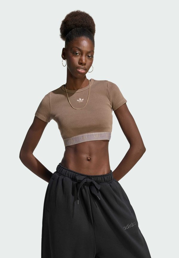 adidas Originals ESSENTIALS WASHED - Basic T-shirt - earth strata