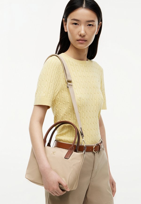 Tommy Hilfiger POPETTE MINI TOTE - Handbag - sandalwood