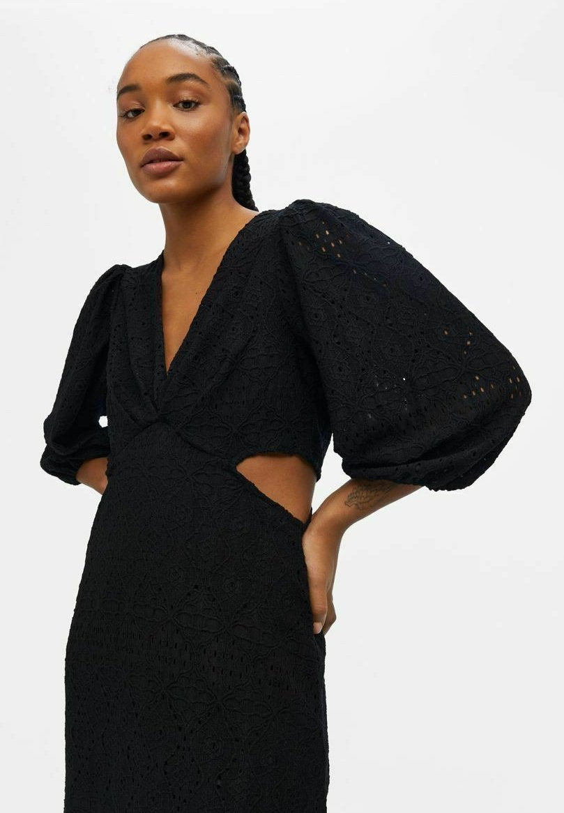 Object BRODERIE ANGLAISE