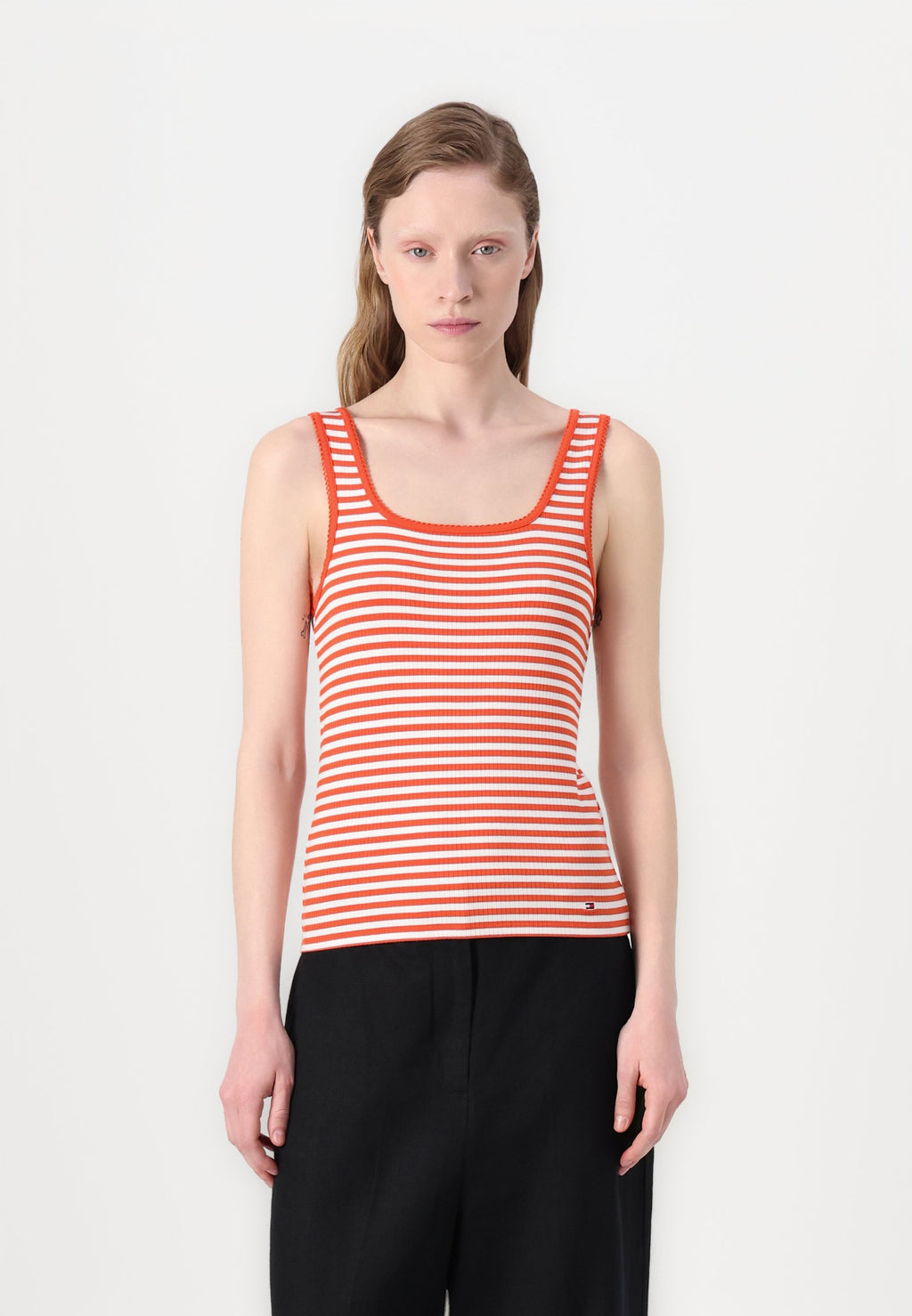 SLIM SQUARE TANK Media 3