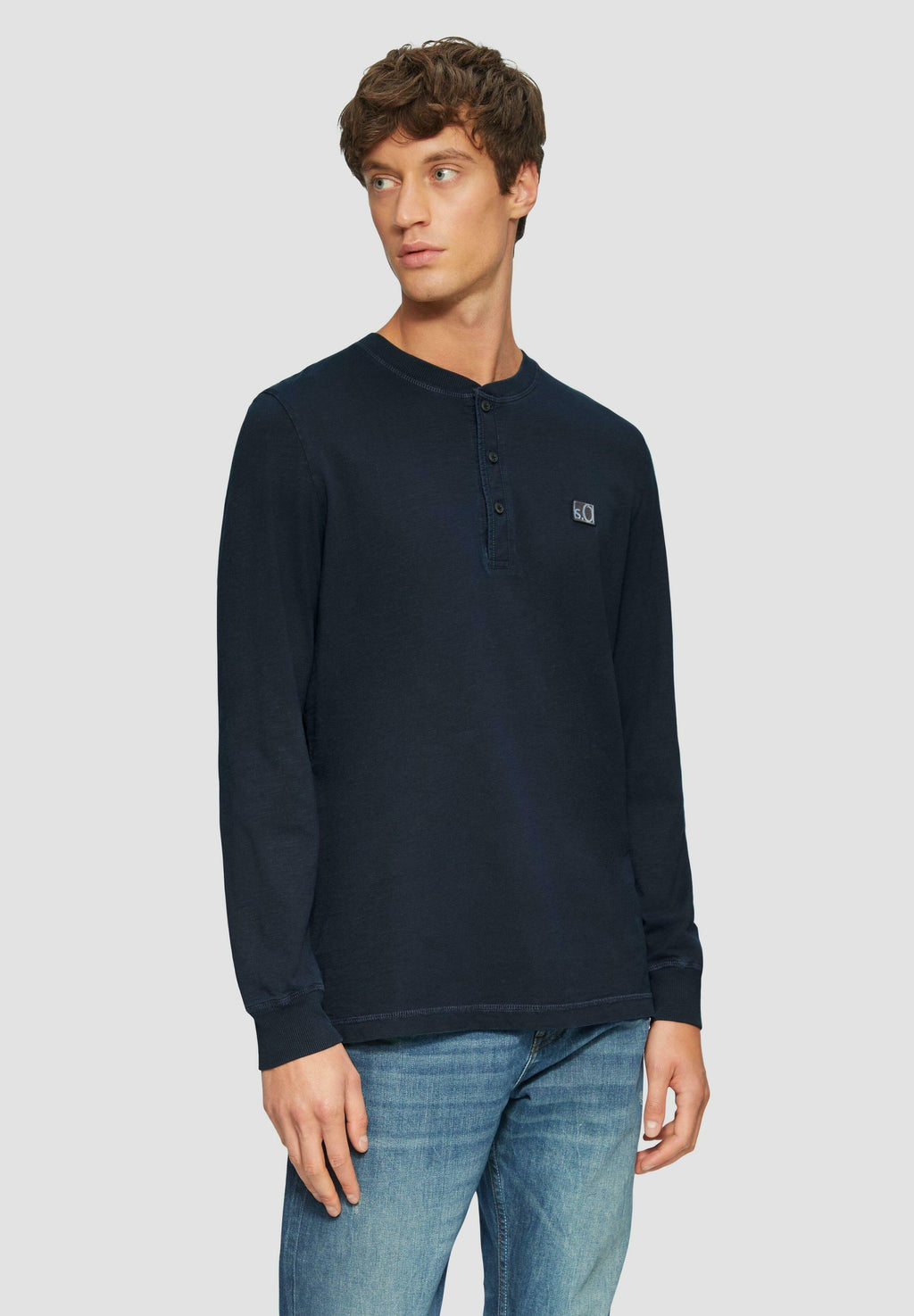 s.Oliver MIT HENLEY-AUSSCHNITT UND GARMENT DYE