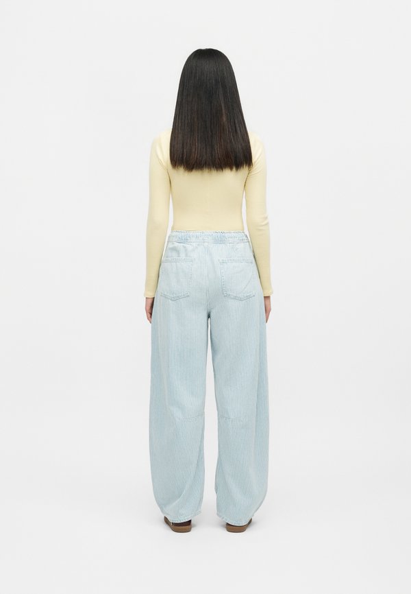 Gap Tall HORSESHOE EASY RAILROAD STRIPE