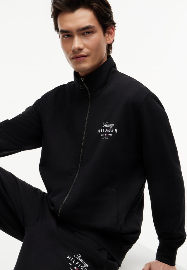 Tommy Hilfiger SCRIPT STACK STAND COLLAR BRAND LOVE