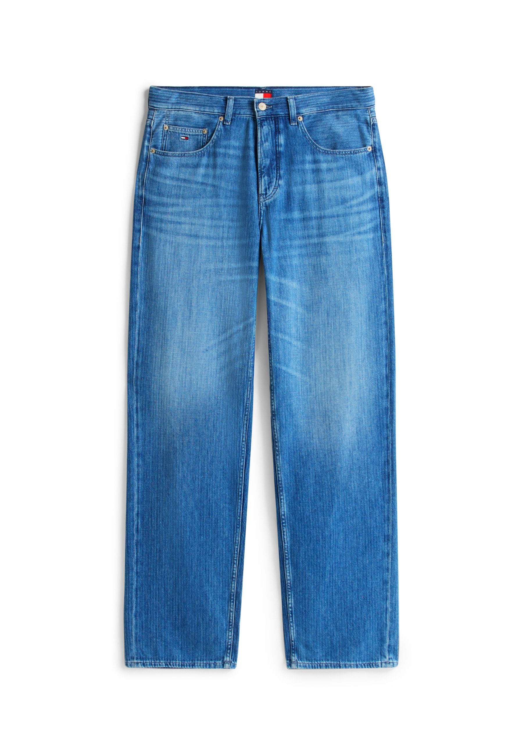 Hellblaue Denim-Jeans mit geradem Schnitt, fünf Taschen, dezentem Verblassen und einem kleinen Markenlabel am Bund.