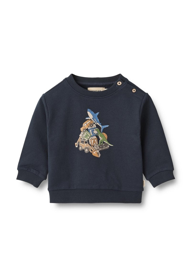 Navyblaues Sweatshirt aus weicher Baumwolle mit einem gestickten Design eines Dinosauriers, eines Hais und Fahrzeugen. Druckknöpfe an der Schulter.