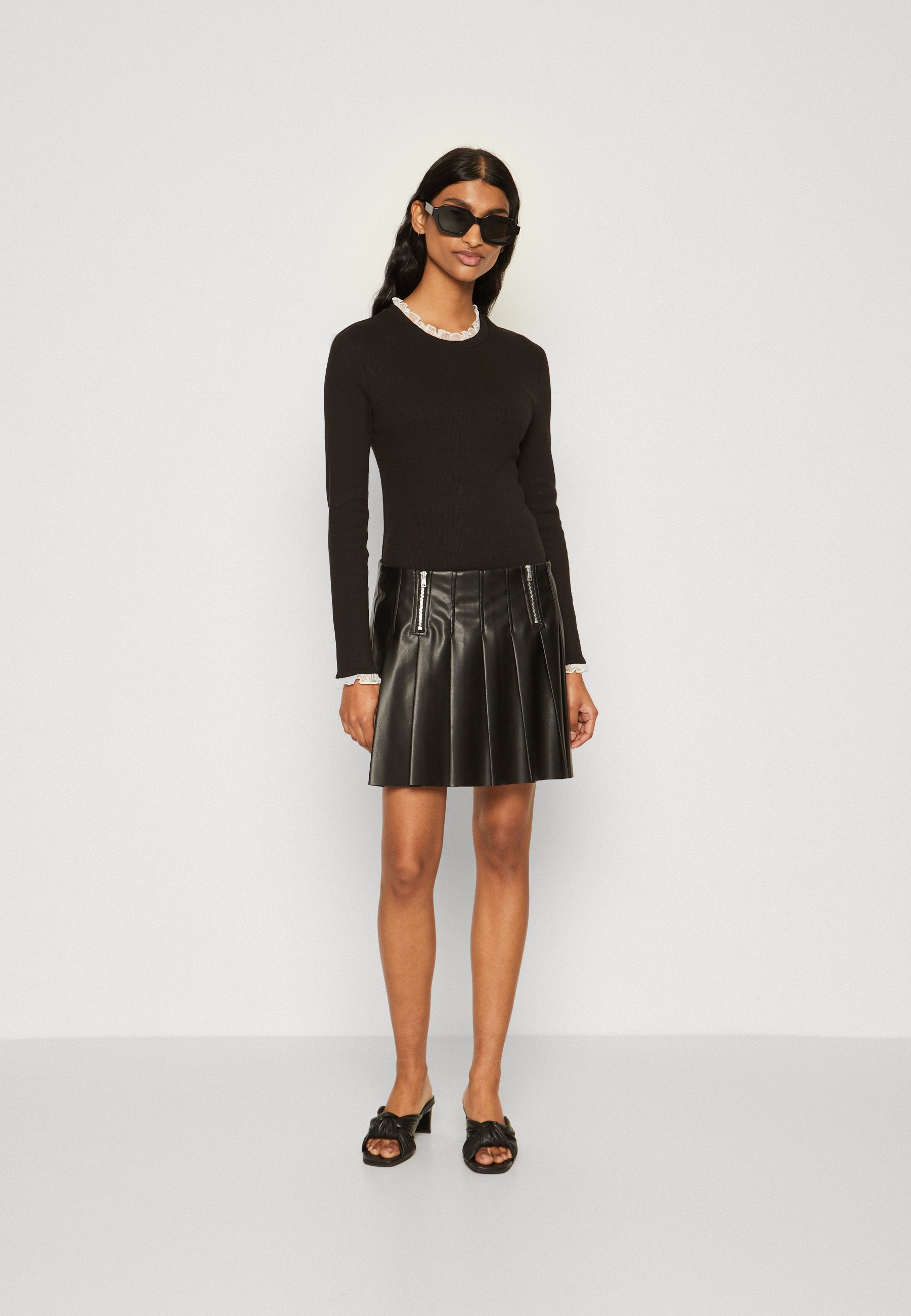 ONLIZARA ZIP PLEAT Media 2