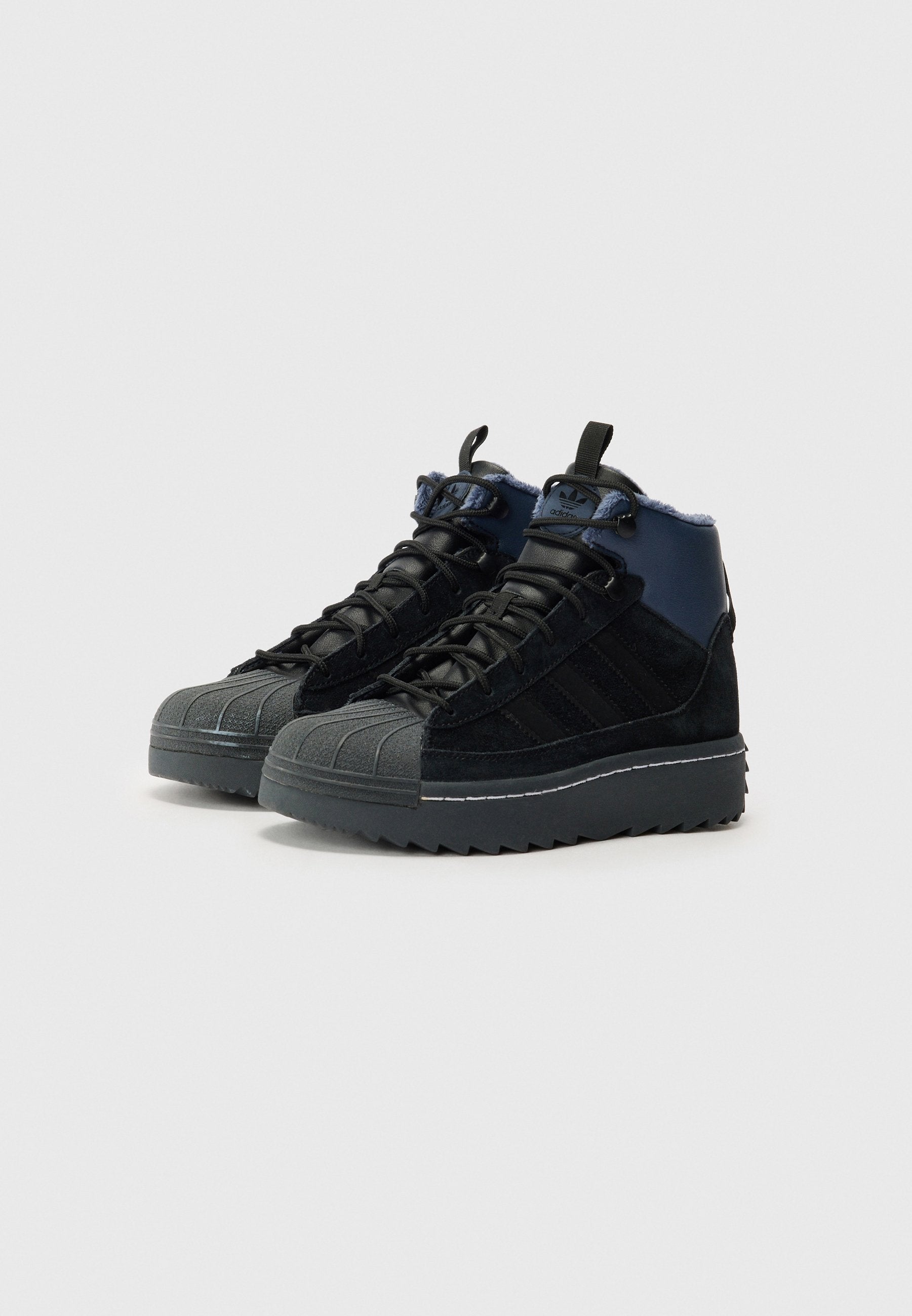 SUPERSTAR TREK UNISEX Media 2