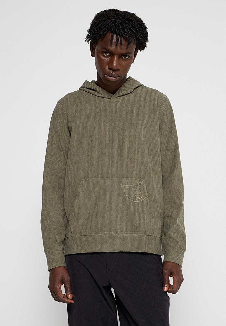 Olivgrüner Cord-Hoodie mit Känguru-Tasche und besticktem Detail, im lässigen Schnitt und mit strukturierter Oberfläche.