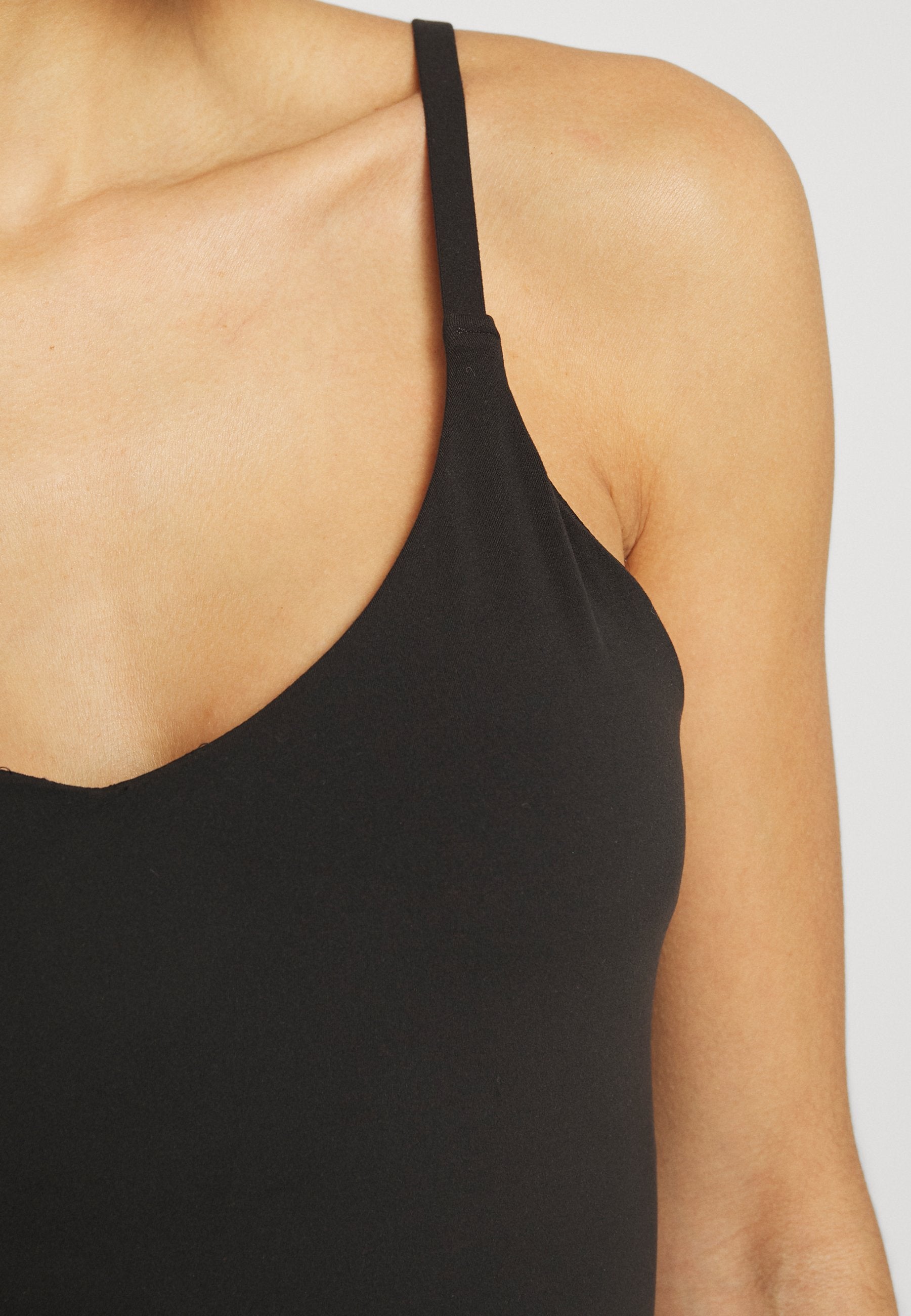 Athleta ELATION V-NECK CROP A-C