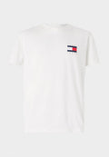 Weißes Baumwoll-T-Shirt mit einem kleinen rechteckigen Logo in Rot, Blau und Marineblau auf der linken Brust. Klassisches Rundhalsdesign.