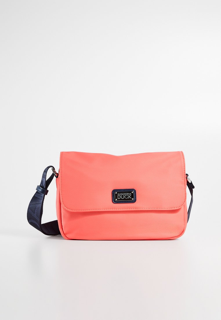 Mandarina Duck STYLE