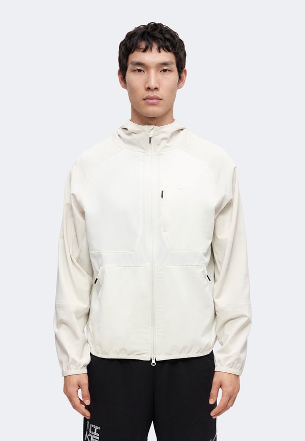 Nike Performance UNLIMITED UTILITY - Windbreaker - light orewood/sail