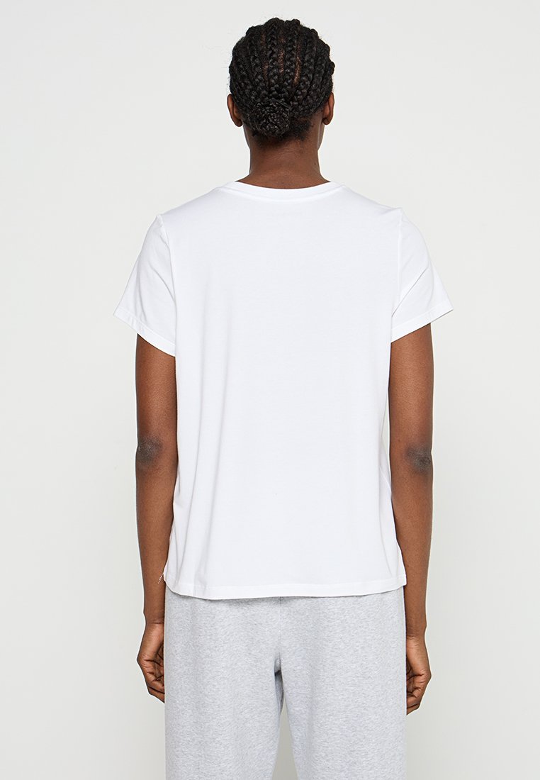 DKNY Sport
