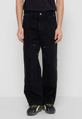 Schwarze weite Jeans aus Denim, mit hoher Taille, großen Vorderaschen und metallischen Knopfdetails.