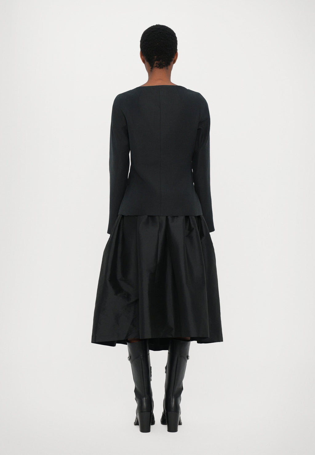 REMAIN OPEN NECK FITTED
