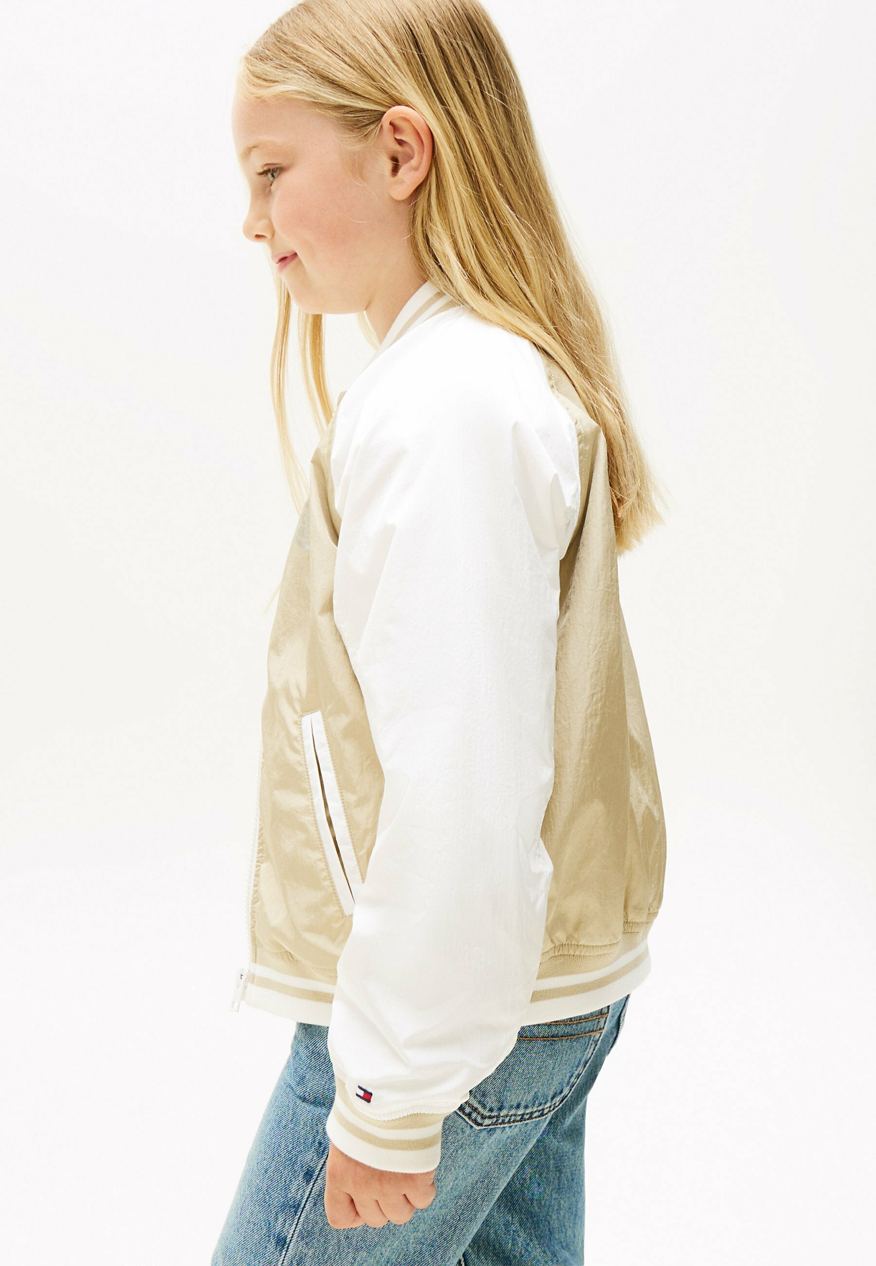 BACK LOGO RELAXED Media 5