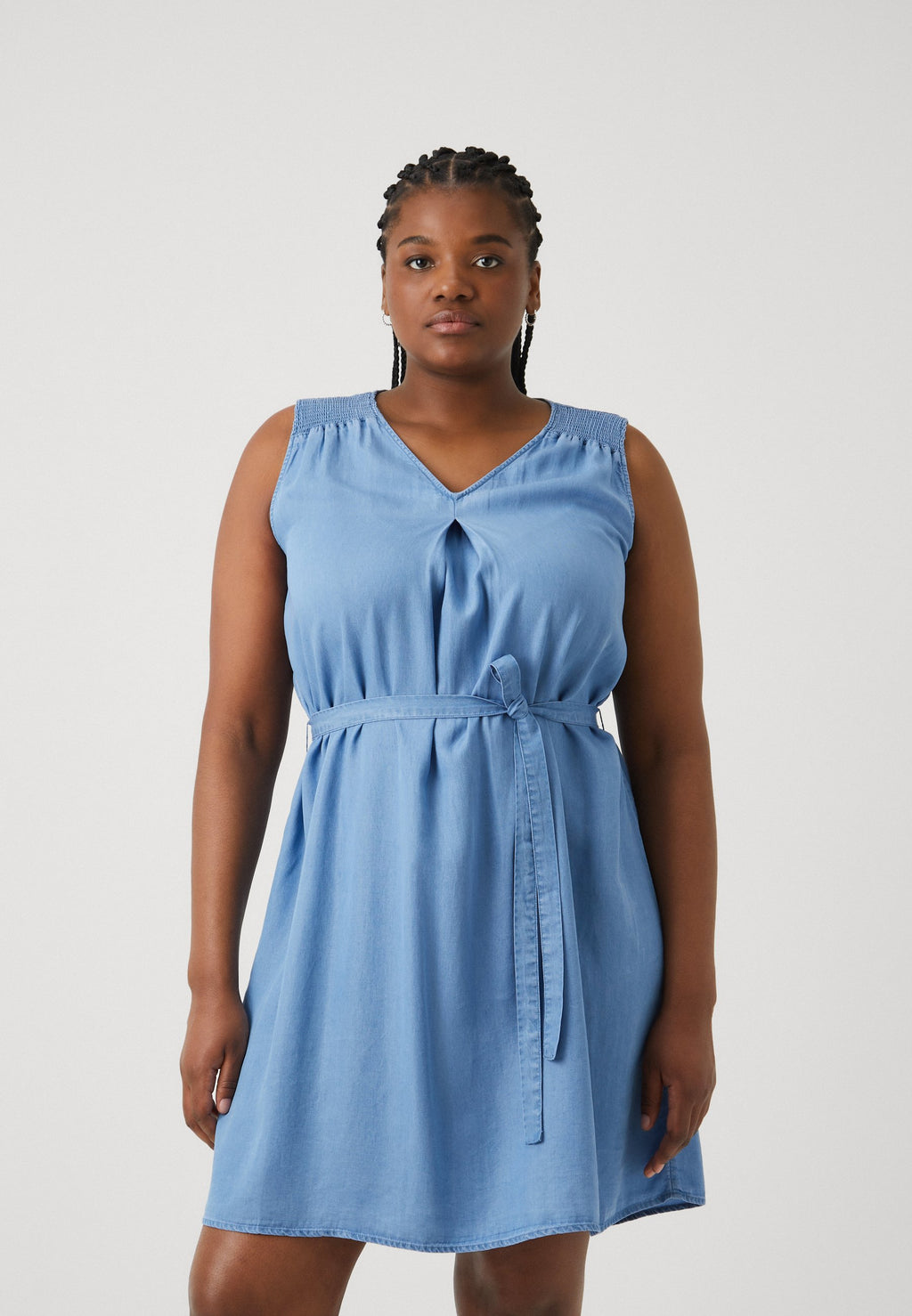 CARLAURA V NECK DRESS Media 3