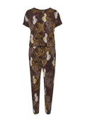 Zweiteiliges Outfit mit einem Schlangenprint in Braun, Gelb und Weiß. Kurzärmliges Oberteil mit lockerer Passform und passenden tapered Pants.