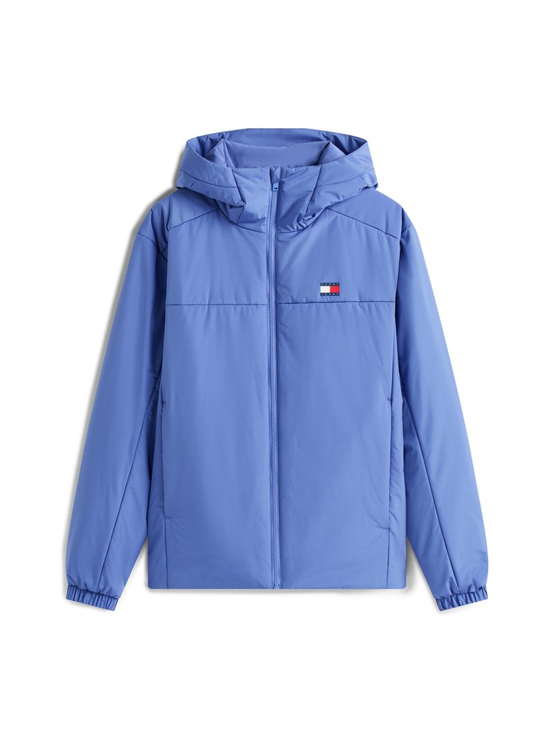 Helle blaue Jacke mit Kapuze, ausgestattet mit einem Frontreißverschluss, elastischen Bündchen und einer dezenten Textur. Zeigt ein kleines Logo auf der Brust.