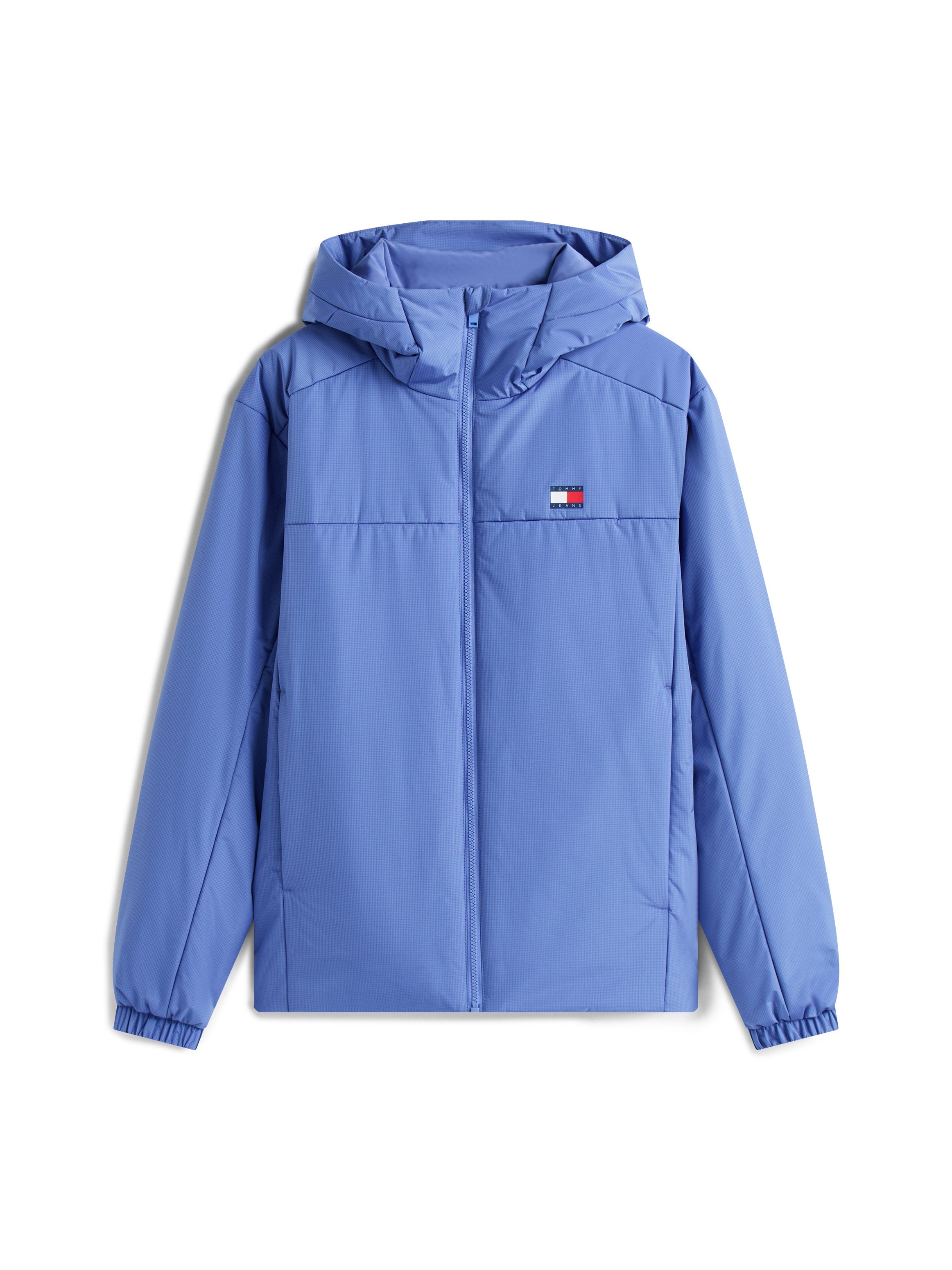 Helle blaue Jacke mit Kapuze, ausgestattet mit einem Frontreißverschluss, elastischen Bündchen und einer dezenten Textur. Zeigt ein kleines Logo auf der Brust.