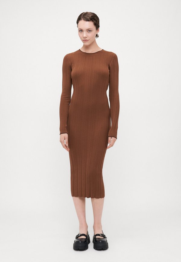 Vero Moda Tall VMNINA O NECK CALF - Shift dress - emperador/black