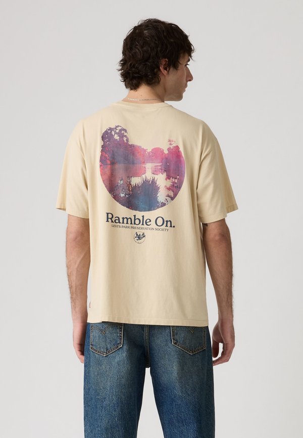 Levi's® VINTAGE FIT GRAPHIC TEE - Print T-shirt - botanical 2 castle wall