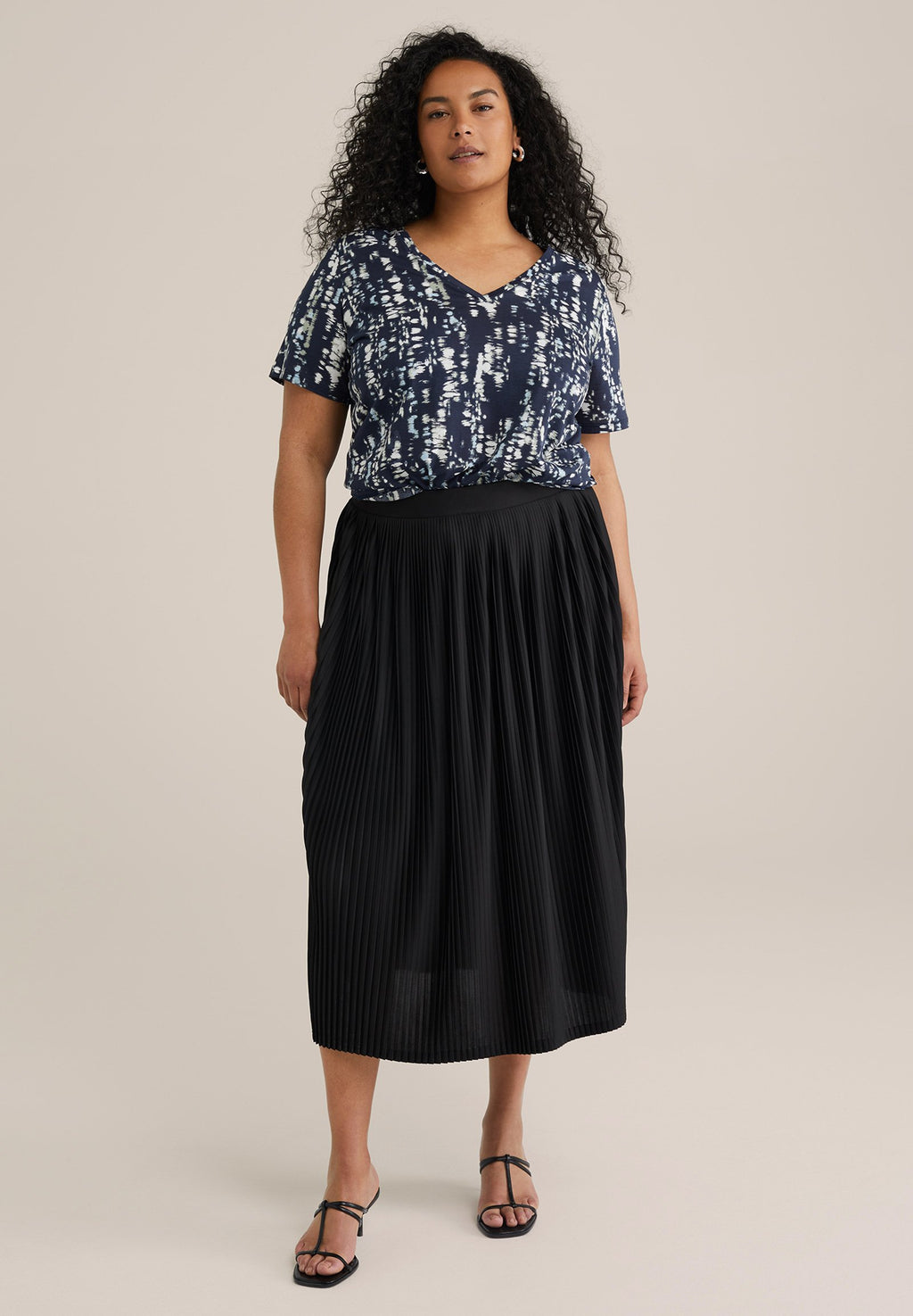 WE Fashion CURVE